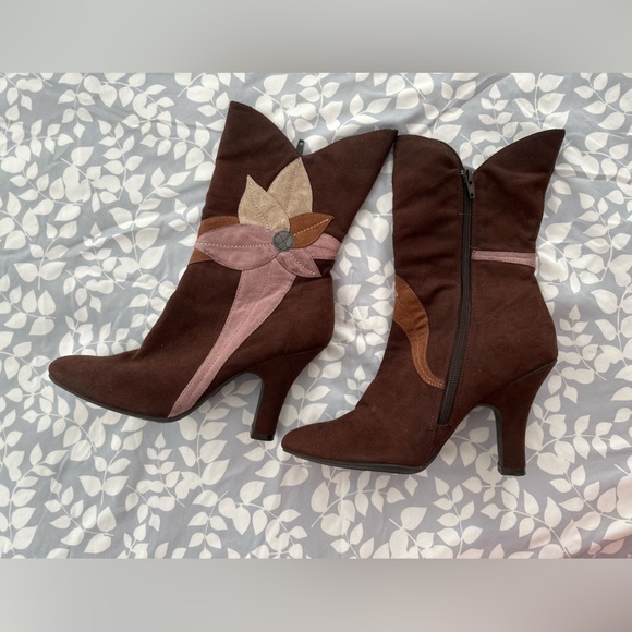 Suede Boots 8 - Picture 1 of 12